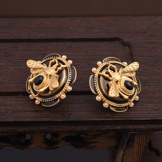 Vintage bee stereo relief earrings high sense copper plated real gold light luxury heavy to do old stereo bee earrings