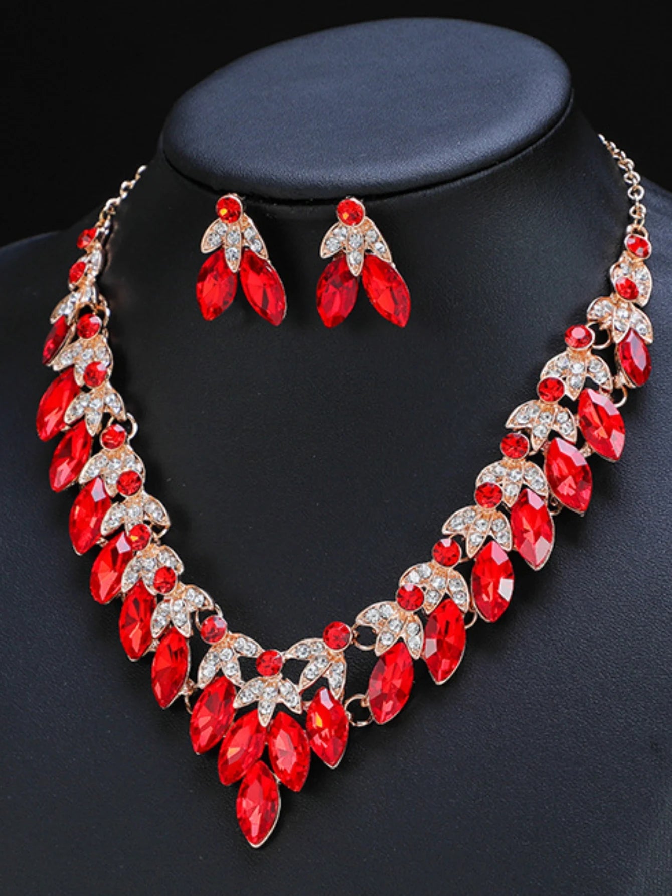 3 pcs jewelry set with crystal women's necklace and earrings for decoration, suitable for women to attend parties - Hiron Store