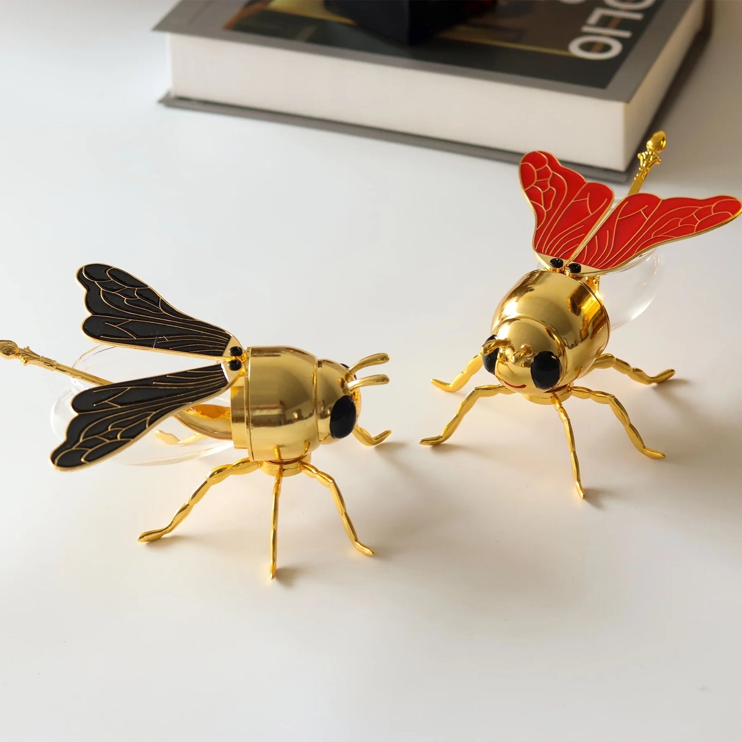 1pc Elegant Black Bee with Golden Accents Honey Jar Lid Decorative Sugar Bowl Luxurious Animal-Shaped Tabletop Ornament for Home