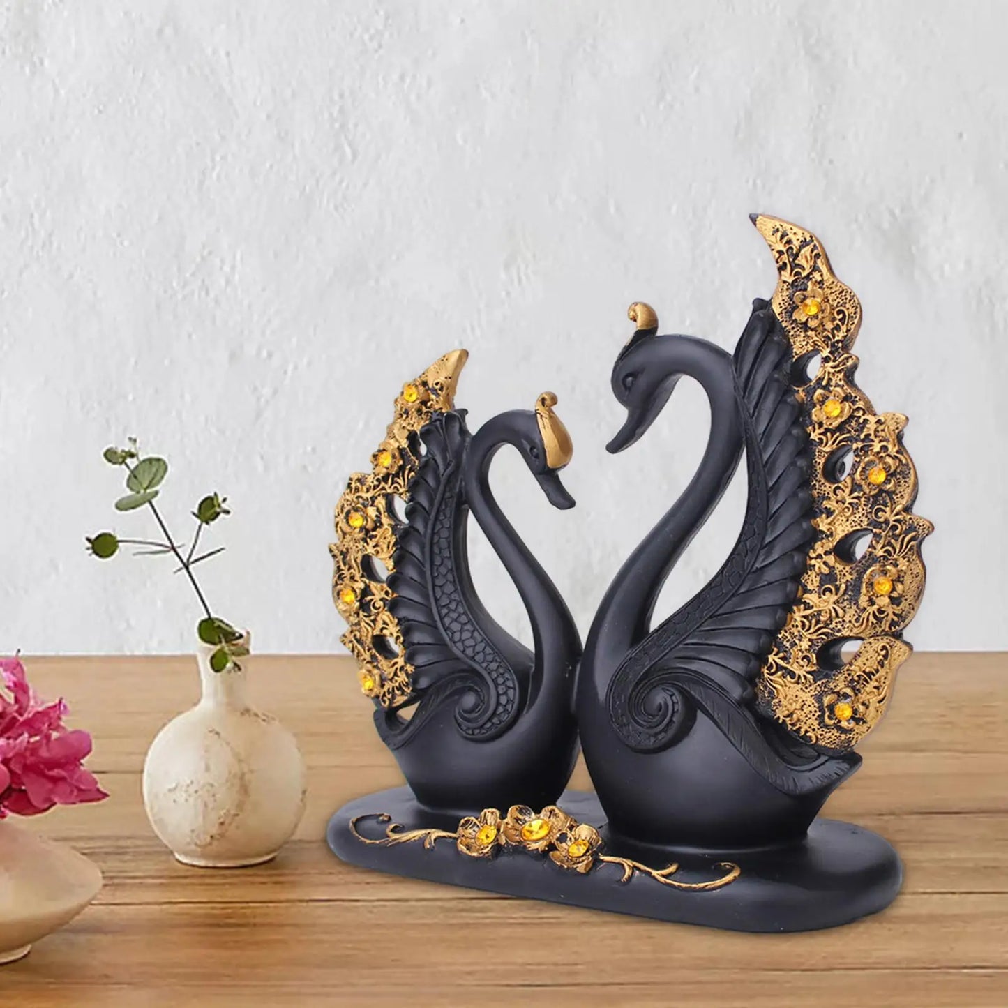 Swan Couple Figurine Realistic Simple Decorative Art European Swan Sculpture Décor for Indoor Home Entrance Cabinet Desktop