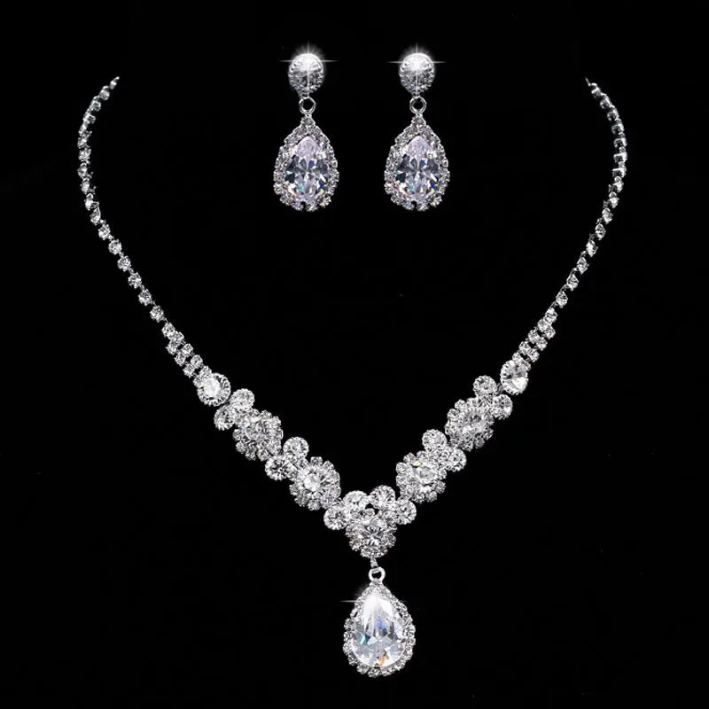 Imitation Diamond Jewelry Set Luxury Pendant Necklace Earrings Set