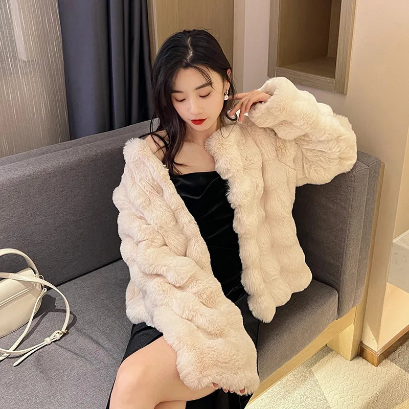 White Fur Coat for Women Winter New Style Short Imitation Fur Plush Collarless Top