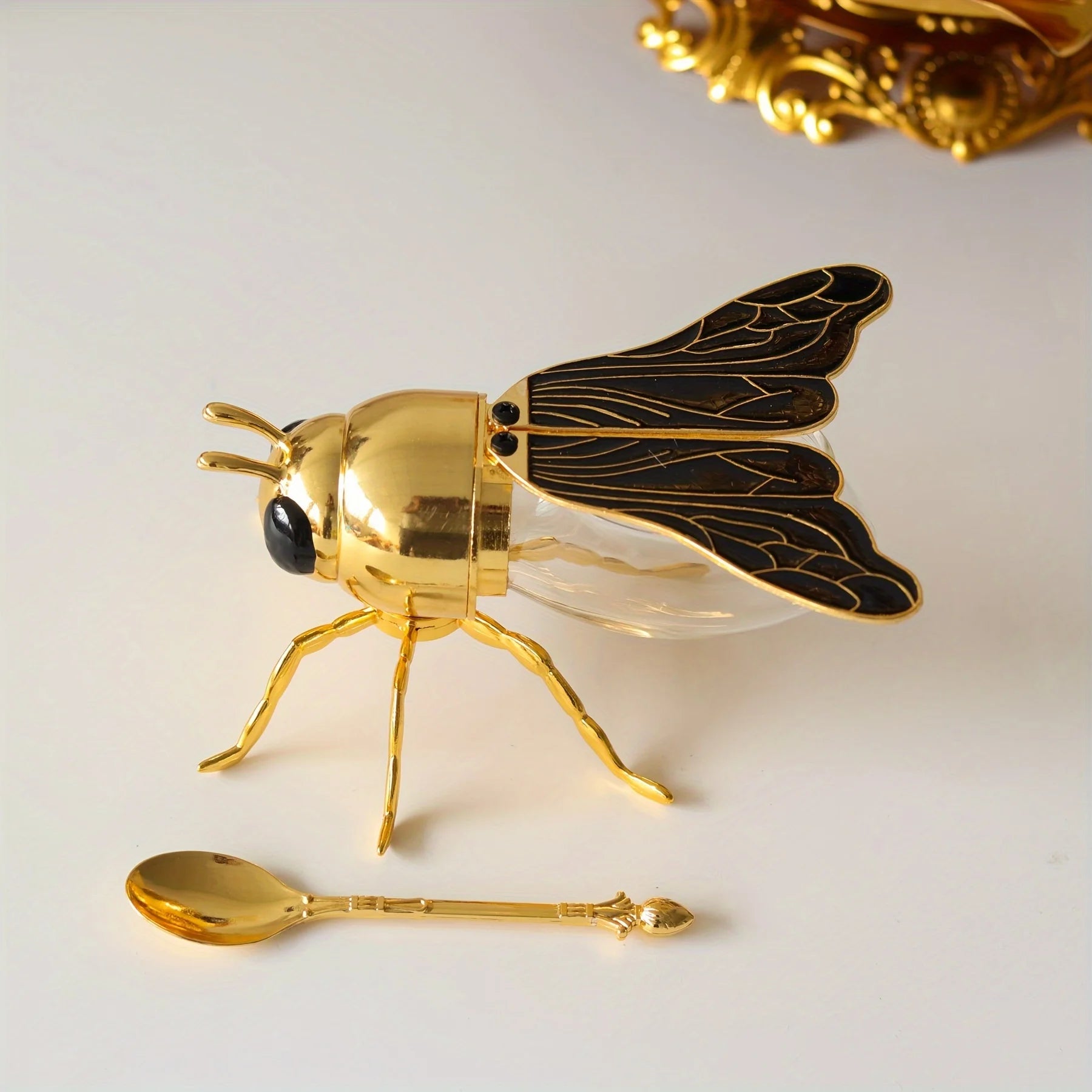 1pc Elegant Black Bee with Golden Accents Honey Jar Lid Decorative Sugar Bowl Luxurious Animal-Shaped Tabletop Ornament for Home