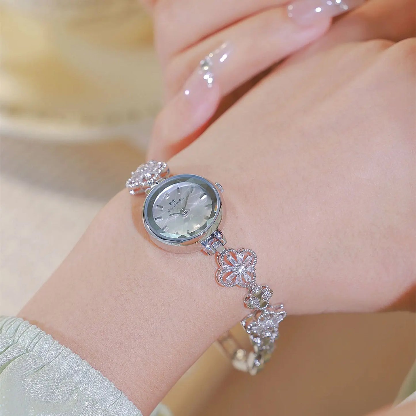 New Luxury Ladies Watch Gold Silver Small Bracelet Quartz Wristwatches 2024 Fashion Woman Watch Wrist Gift For Girlfriend